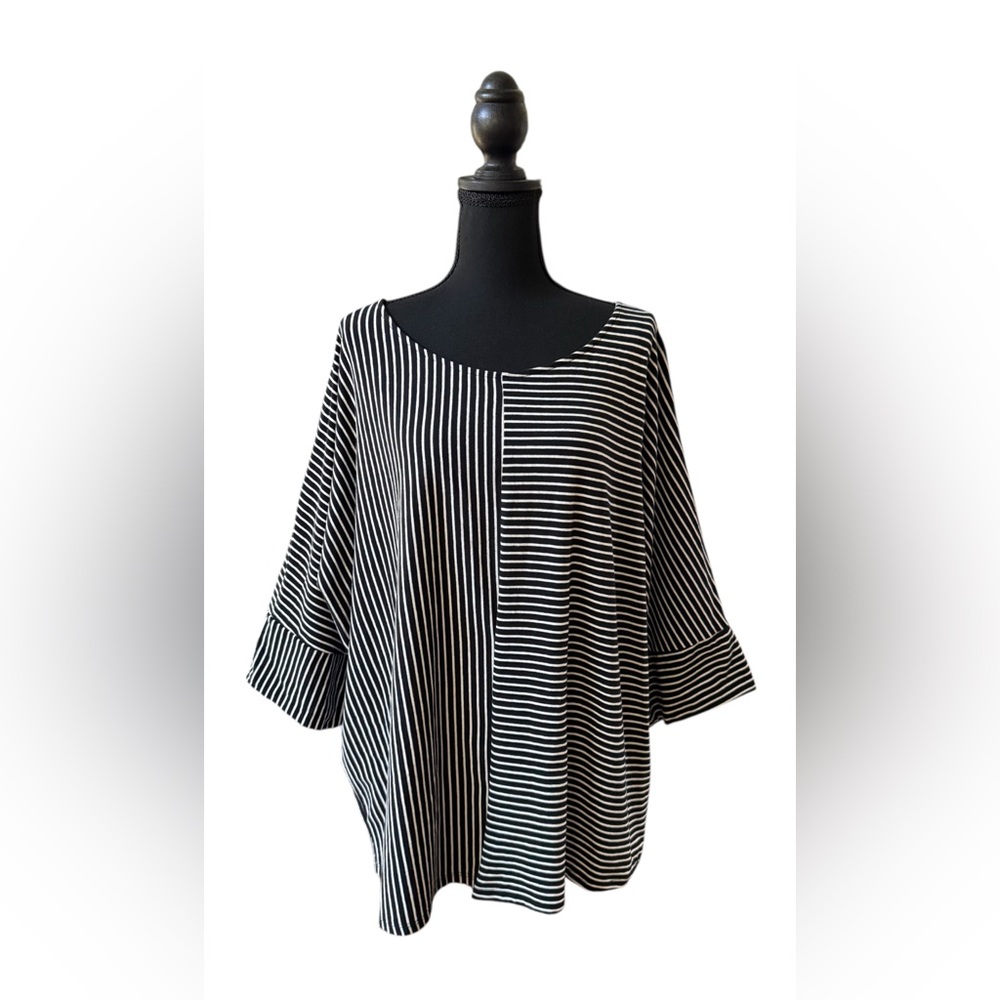 Olivia Blu Black and White Striped Women's Dolman Sleeves Tunic